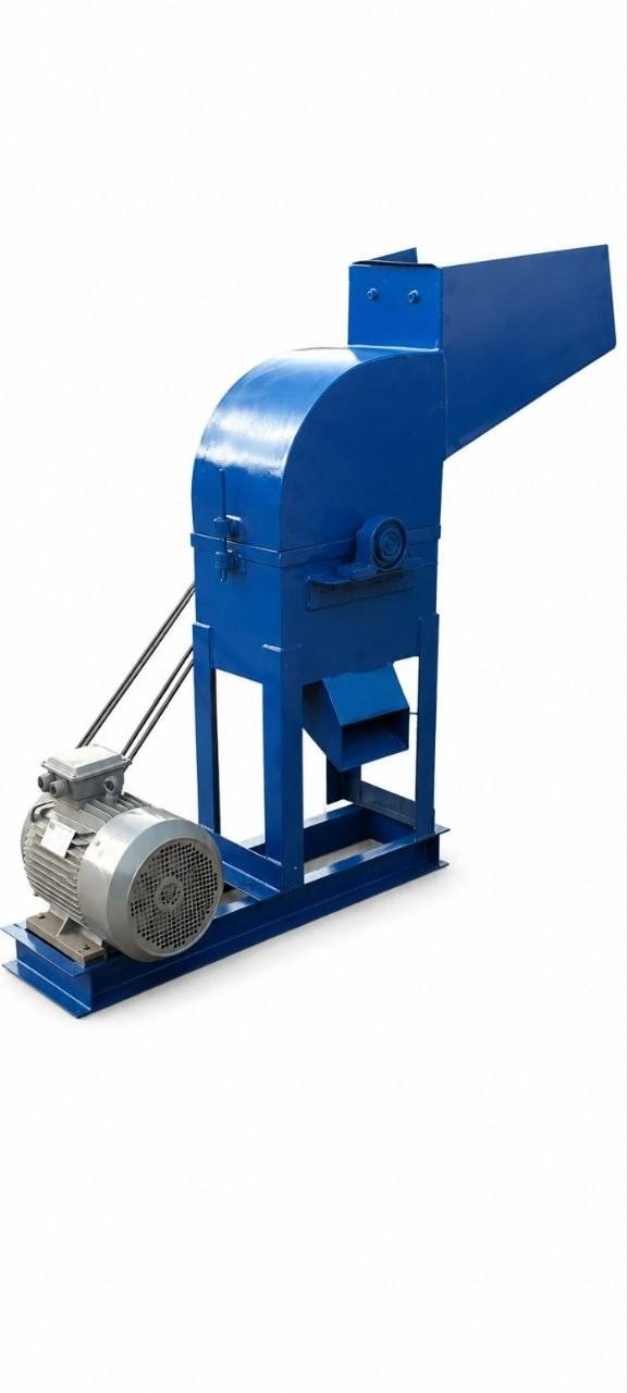 Hammer mill machine for crushing feed ingredients
